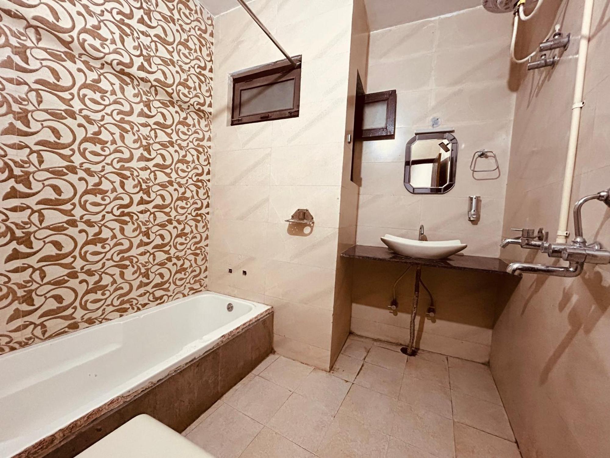 Hotel Royal Respite - Luxury Comfort ! Travellers Delight ! Budget Friendly ! Prime Location ! Guest Favourite Rishikesh Bagian luar foto
